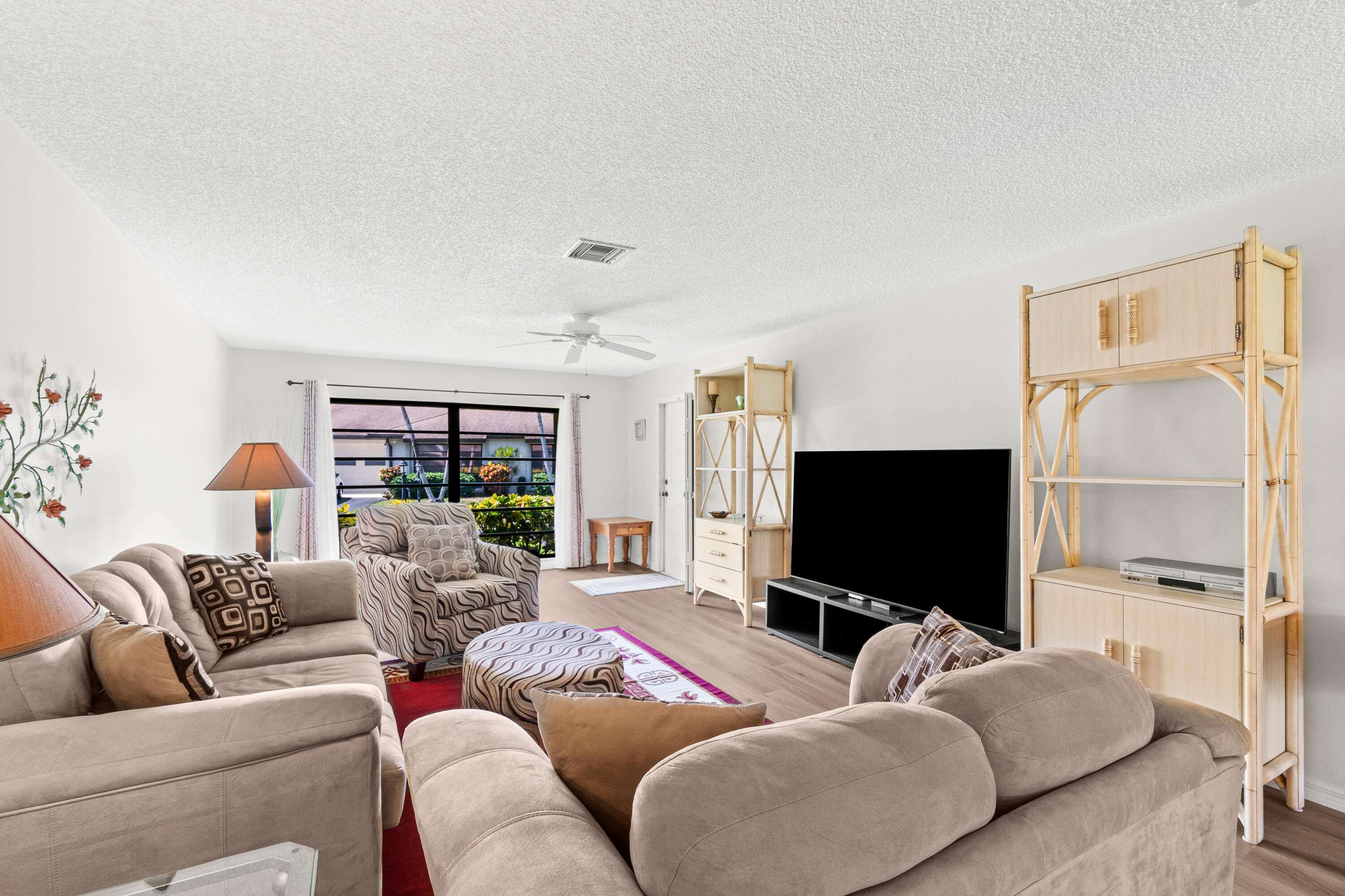 4858 Equestrian Road, Unit B Boynton Beach, FL 33436 - Photo 7 of 28 008-4858EquestrianRoad-B-BoyntonBeach-FL