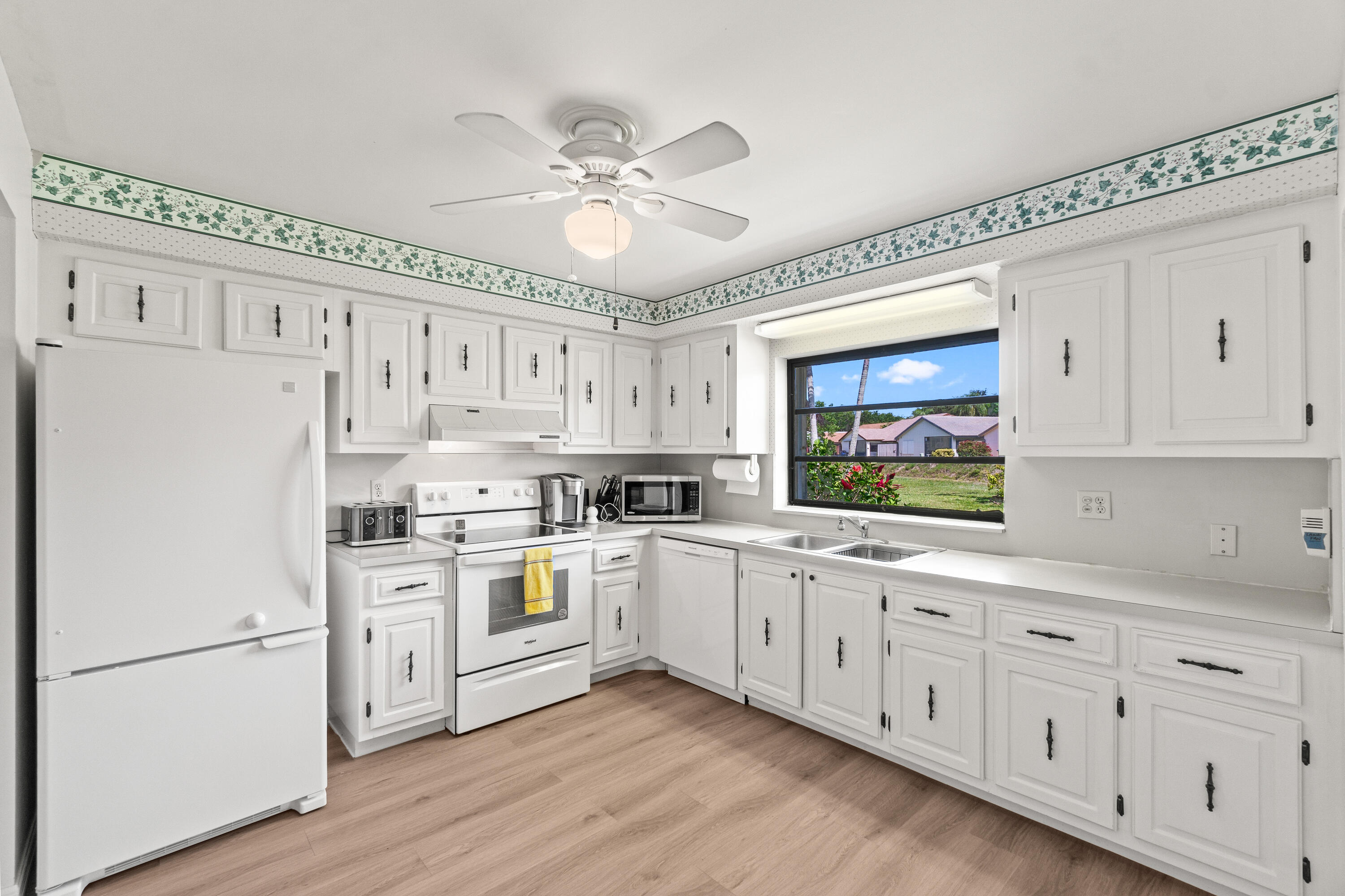 4858 Equestrian Road, Unit B Boynton Beach, FL 33436 - Photo 10 of 28 011-4858EquestrianRoad-B-BoyntonBeach-FL