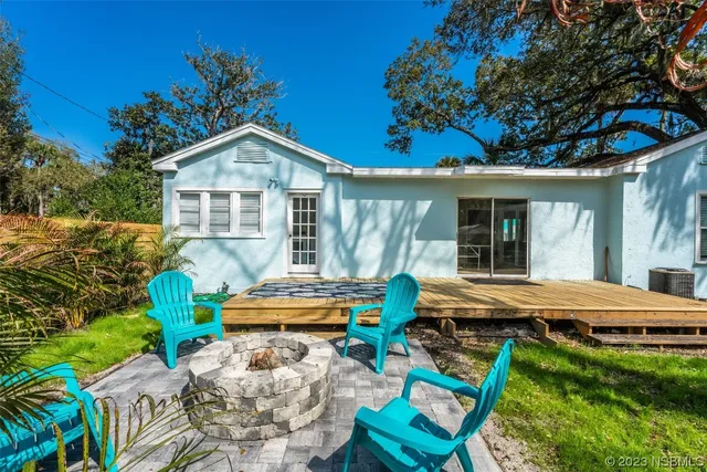 a view of a lake with houses