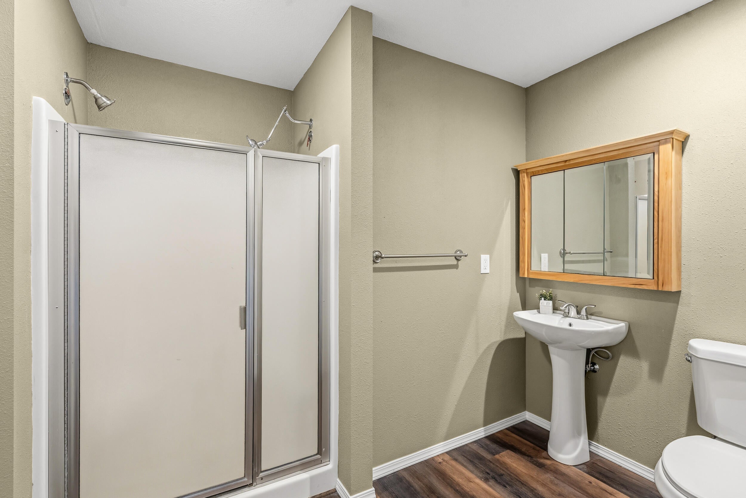 1698 Davis Creek Road Selma, OR 97538 - Photo 24 of 42 23 Guest Bathroom