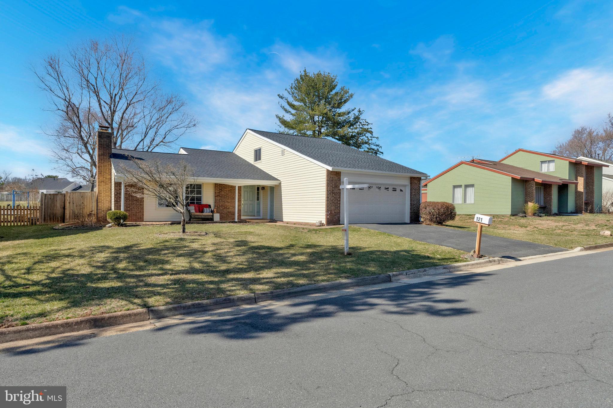 121 South Fox Road Sterling, VA 20164 - Photo 2 of 40 Gallery Image 2