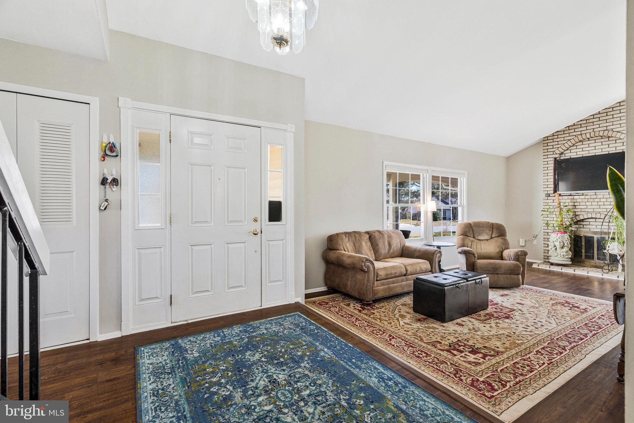 121 South Fox Road Sterling, VA 20164 - Photo 3 of 40 Gallery Image 3