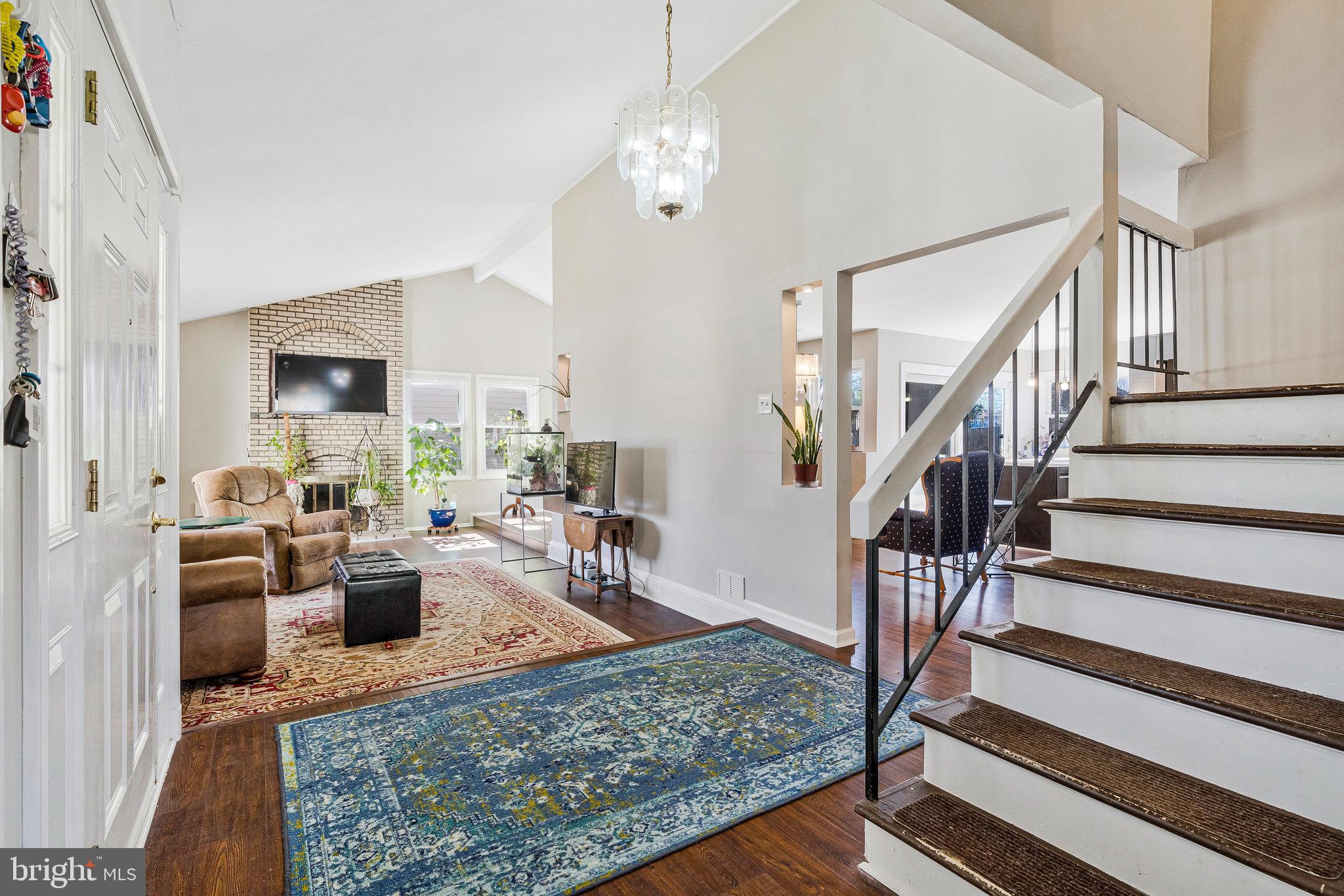 121 South Fox Road Sterling, VA 20164 - Photo 4 of 40 Gallery Image 4