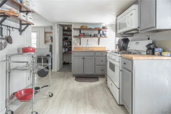 $129,900 | 32467 County Route 54, Chaumont, NY 13622