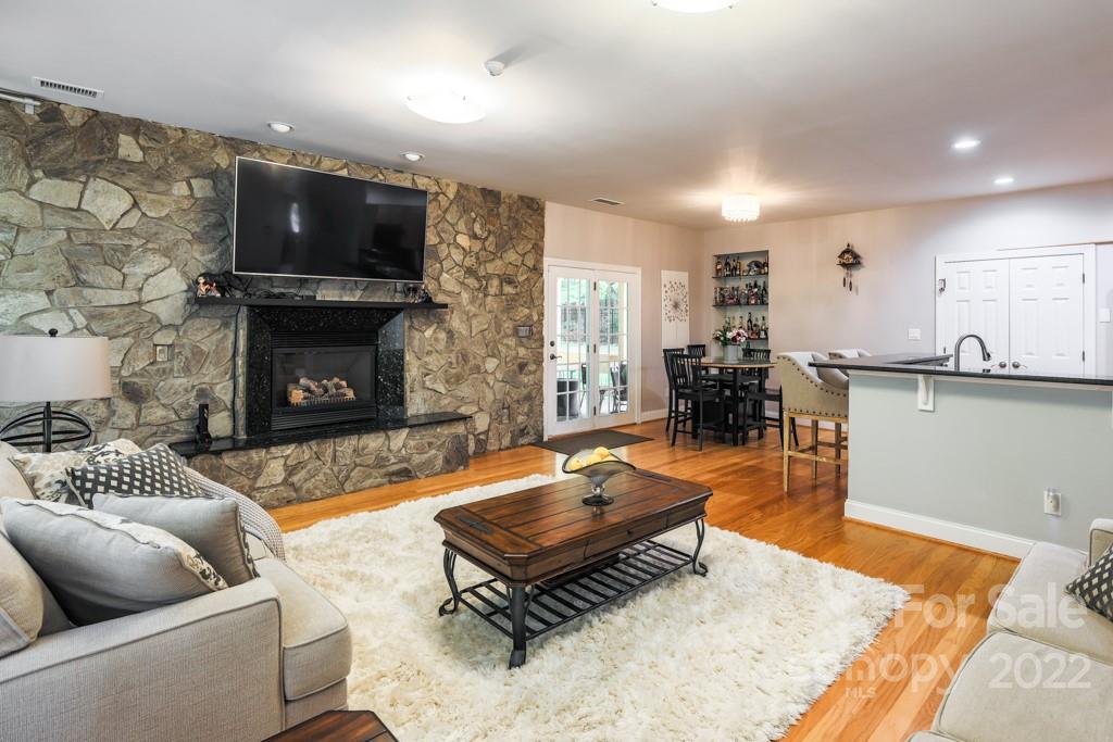 9442 Valley Road Charlotte, NC 28270 - Photo 3 of 28 Gallery Image 3