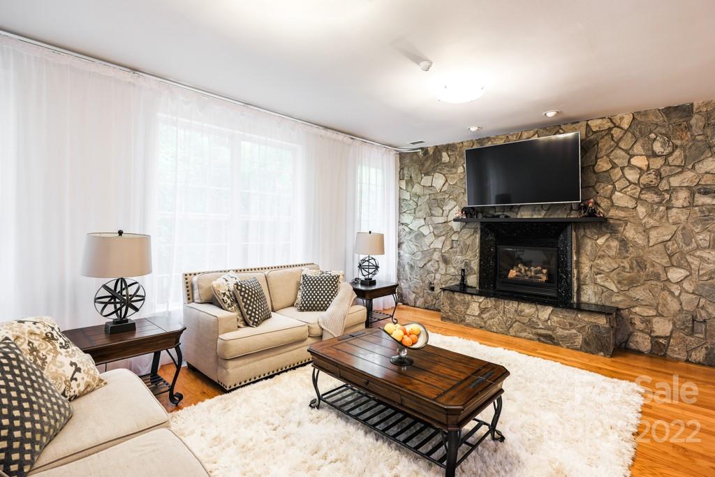 9442 Valley Road Charlotte, NC 28270 - Photo 4 of 28 Gallery Image 4