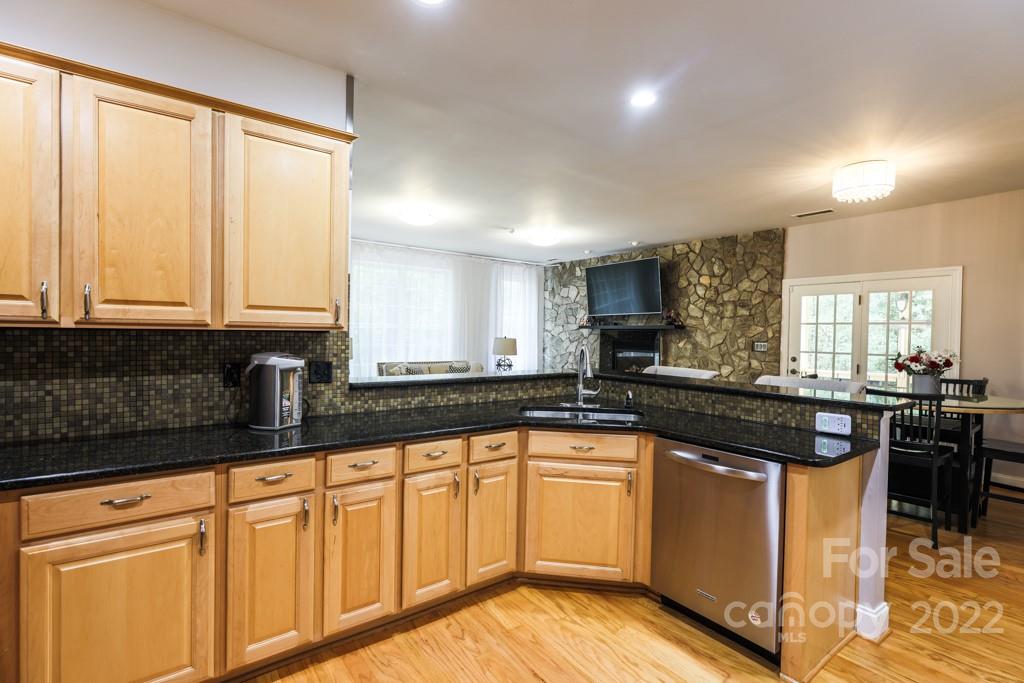 9442 Valley Road Charlotte, NC 28270 - Photo 7 of 28 Gallery Image 7