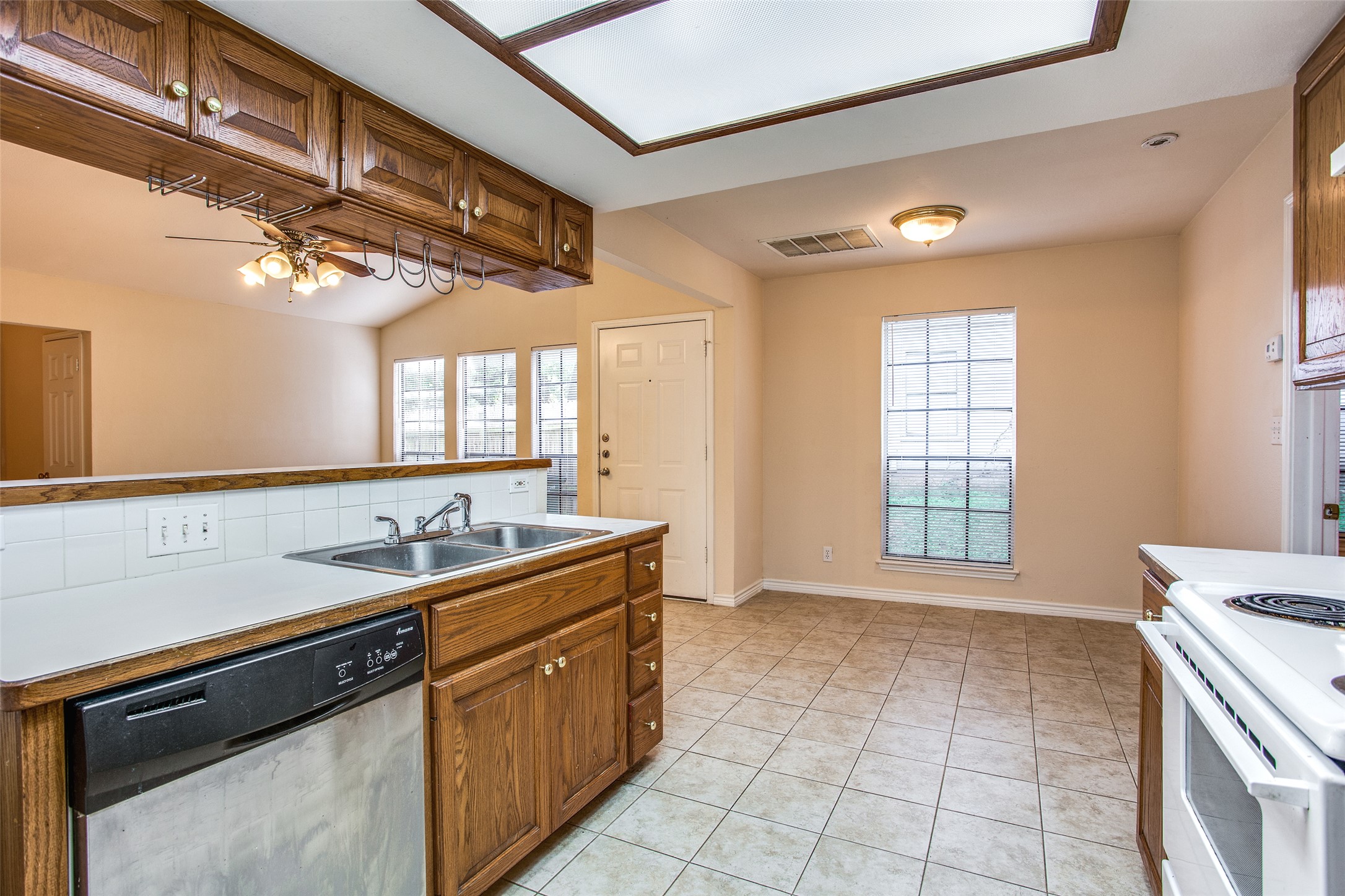 8811 Clearbrook Trail Austin, TX 78729 - Photo 21 of 38 rt B - A well-equipped kitchen offers ample cabinet storage and a practical layout for daily living.