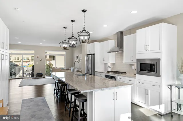 a sign that is sitting in the grass next to a road