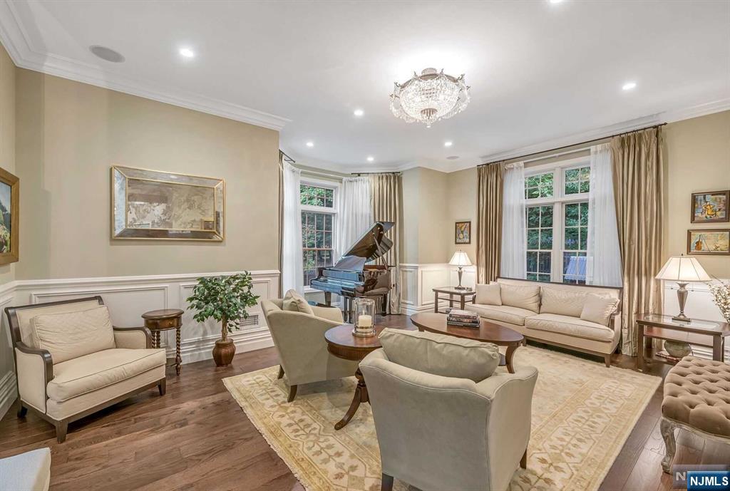 52 Hopper Farm Road Upper Saddle River, NJ 07458 - Photo 17 of 45