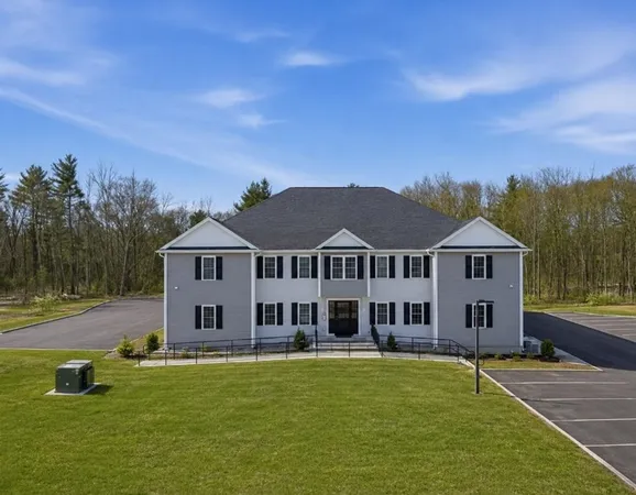$2,100 | 204 Central Street, Unit J, Avon, MA 02322