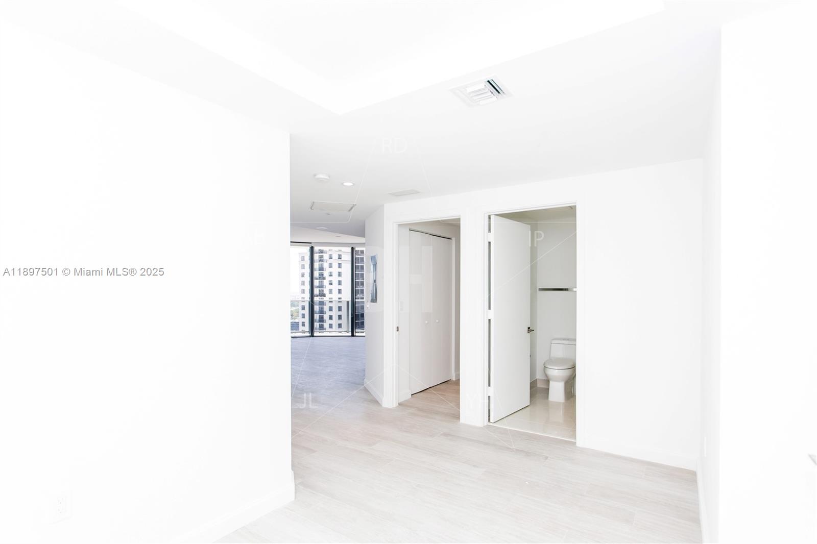 55 Southwest 9th Street, Unit 3006 Miami, FL 33130 - Photo 6 of 38