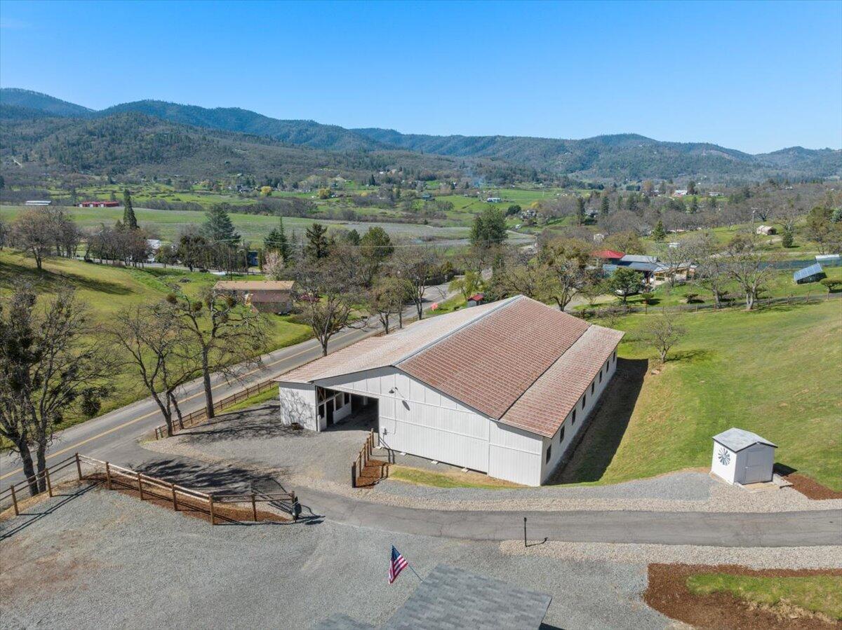 2304 Carpenter Hill Road Medford, OR 97501 - Photo 50 of 53 7000sqft barn