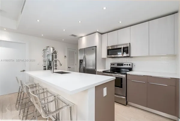 $2,900 | 820 Euclid Avenue, Unit 305, Miami Beach, FL 33139