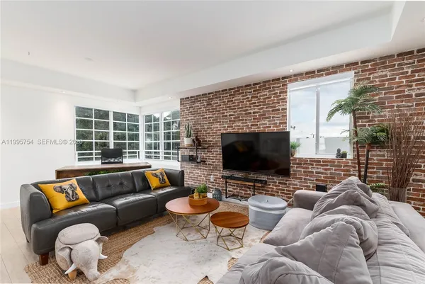 $2,900 | 820 Euclid Avenue, Unit 305, Miami Beach, FL 33139