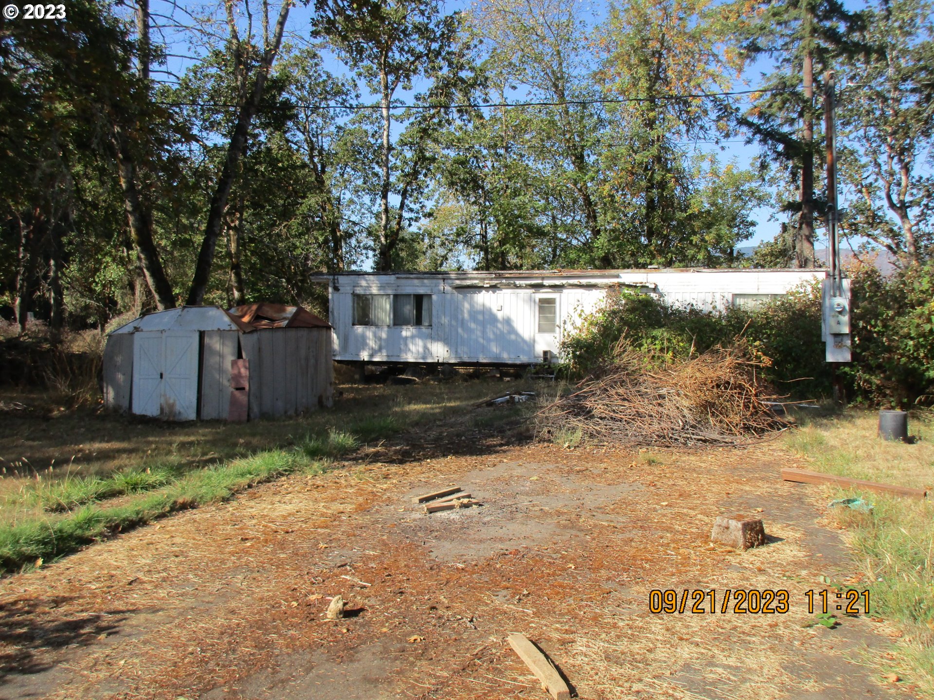 4609 Melrose Road Roseburg, OR 97471 - Photo 13 of 17 a backyard of a house with lots of green space