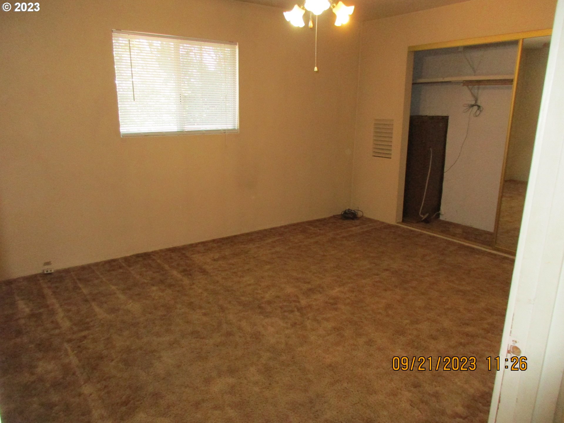 4609 Melrose Road Roseburg, OR 97471 - Photo 5 of 17 an empty room with a window