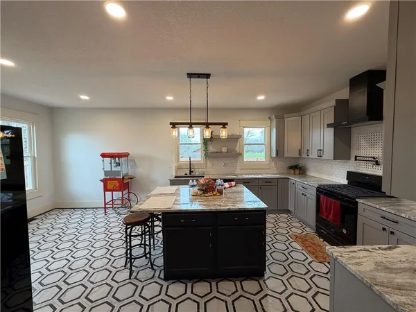 $515,900 | 417 South 5th Street, Odessa, MO 64076