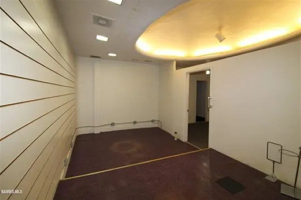 $650 | 9 North Van Buren Avenue, Freeport, IL 61032