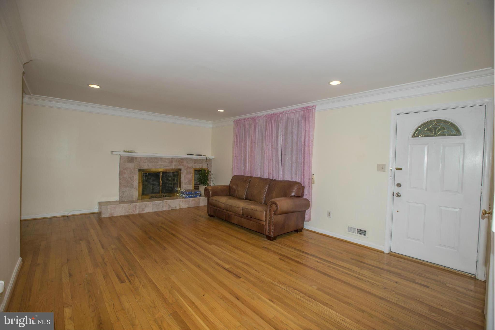 4025 Gallows Road Annandale, VA 22003 - Photo 2 of 23 Family Room