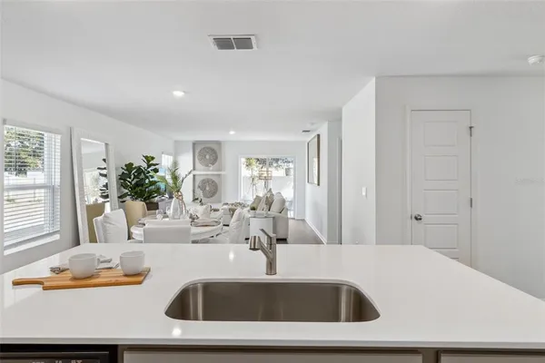 $335,990 | 900 Bear Hammock Drive, Umatilla, FL 32784