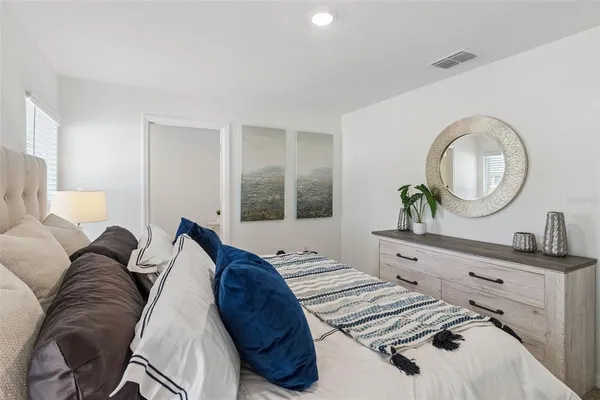 $335,990 | 900 Bear Hammock Drive, Umatilla, FL 32784