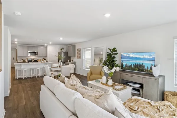 $335,990 | 900 Bear Hammock Drive, Umatilla, FL 32784