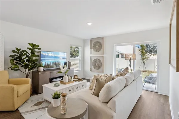 $335,990 | 900 Bear Hammock Drive, Umatilla, FL 32784