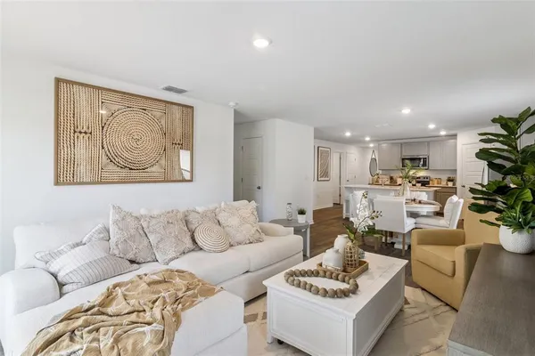 $335,990 | 900 Bear Hammock Drive, Umatilla, FL 32784