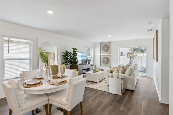 $335,990 | 900 Bear Hammock Drive, Umatilla, FL 32784