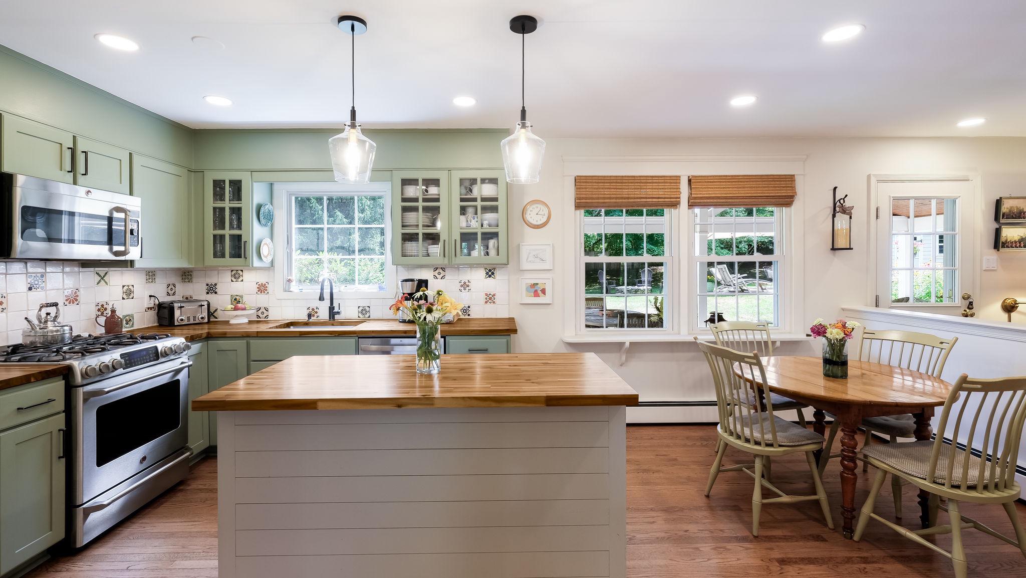 17 Stringer Drive Doylestown, PA 18901 - Photo 20 of 80 Charming kitchen with modern flair
