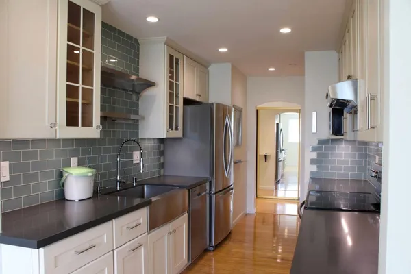 $1,125,000 | 1110 Bayswater Avenue, Unit 105, Burlingame, CA 94010
