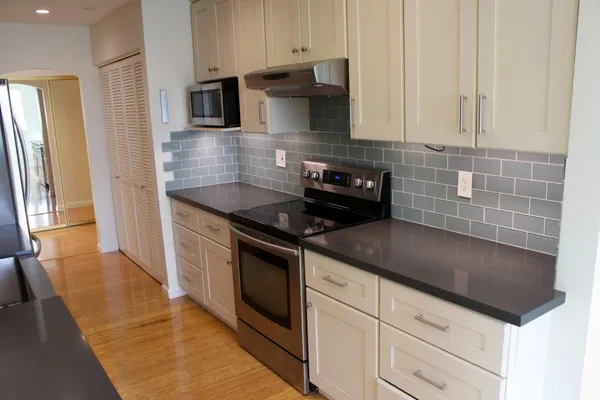 $1,125,000 | 1110 Bayswater Avenue, Unit 105, Burlingame, CA 94010