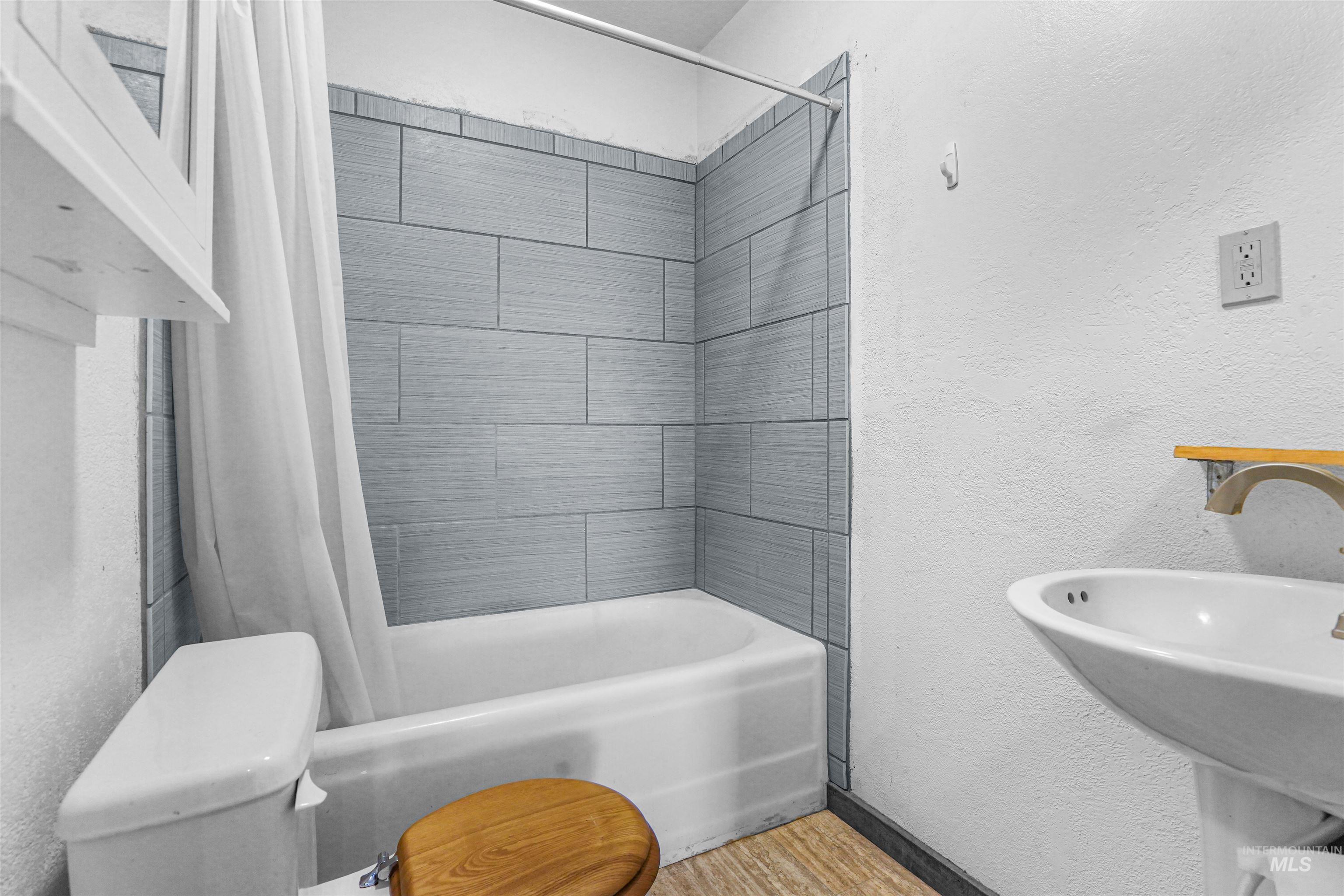 714 4th Avenue East Gooding, ID 83330 - Photo 11 of 20