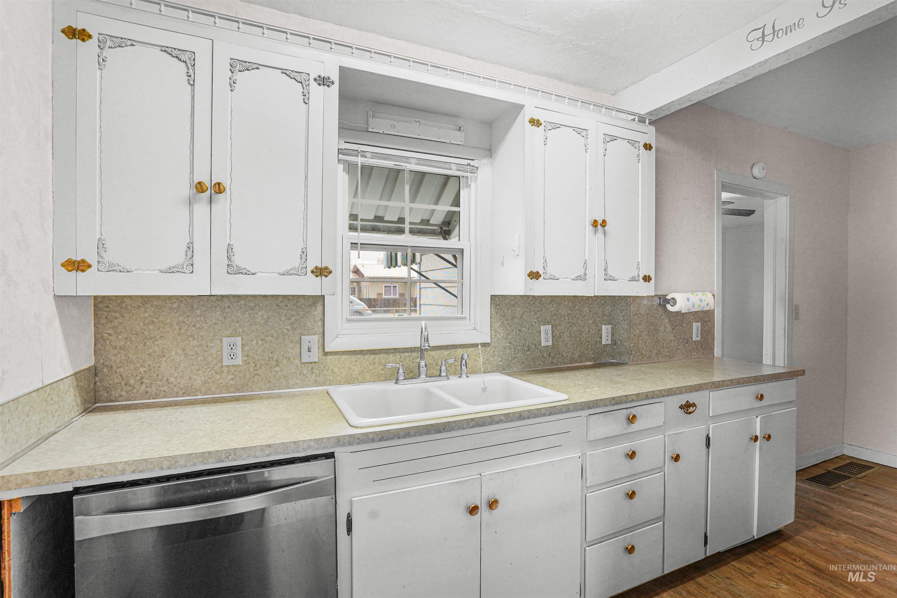 714 4th Avenue East Gooding, ID 83330 - Photo 3 of 20