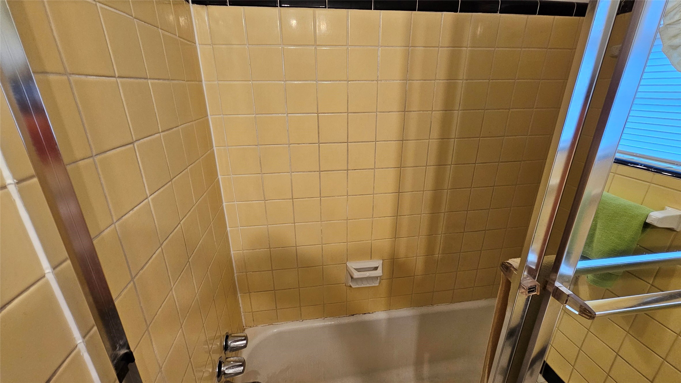 940 Coleman Avenue Pasadena, TX 77506 - Photo 14 of 18 a bathroom with a shower