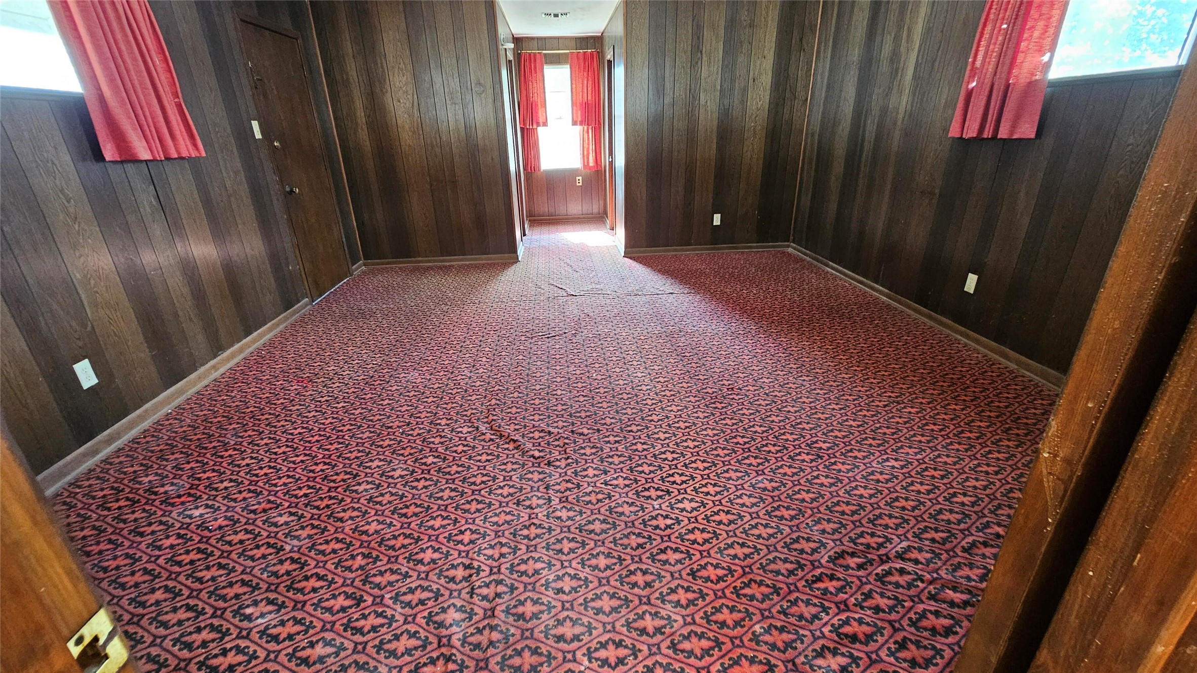 940 Coleman Avenue Pasadena, TX 77506 - Photo 15 of 18 a view of elevator