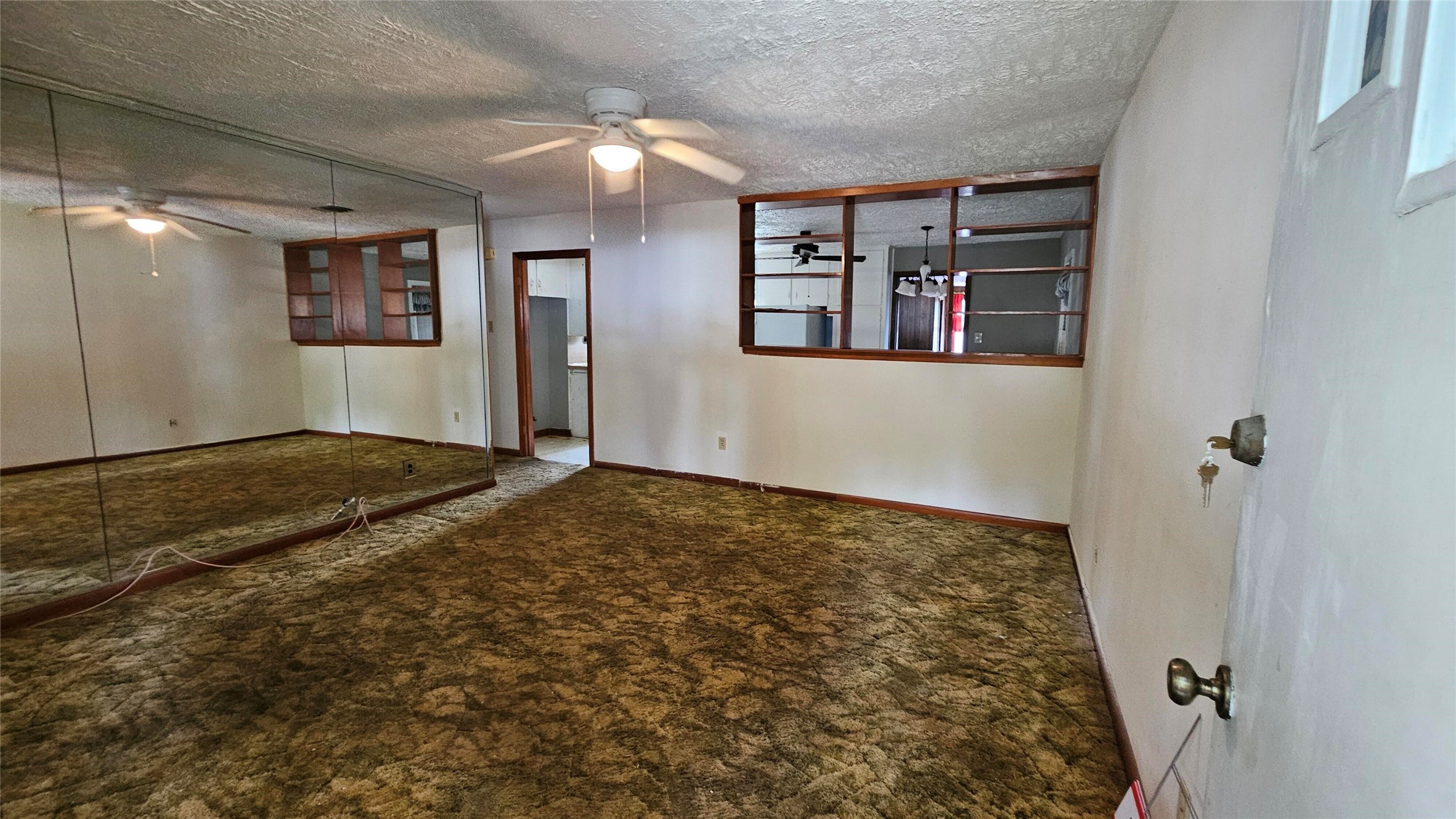 940 Coleman Avenue Pasadena, TX 77506 - Photo 7 of 18 a view of a bedroom