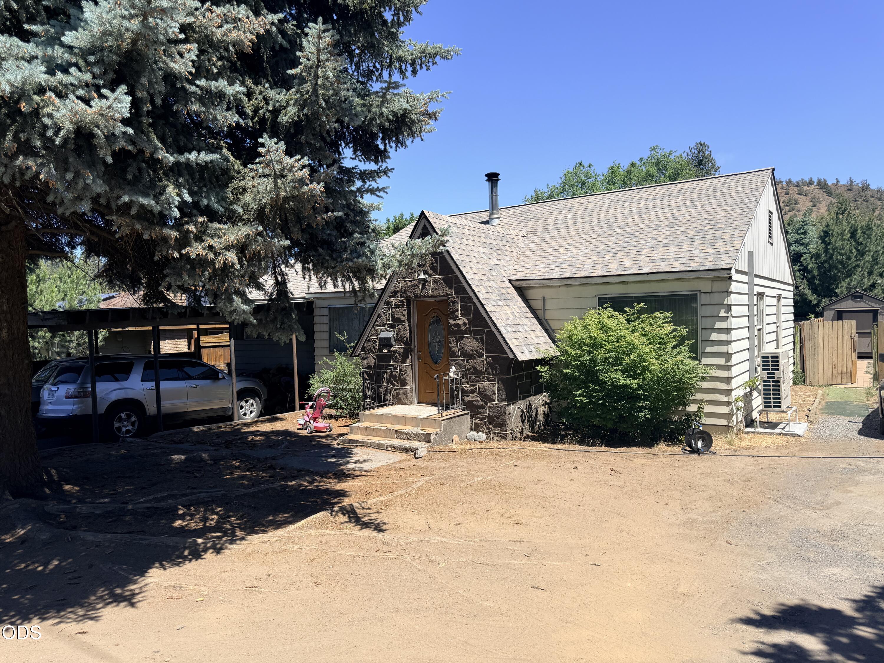 862 Northeast 8th Street Bend, OR 97701 - Photo 2 of 18