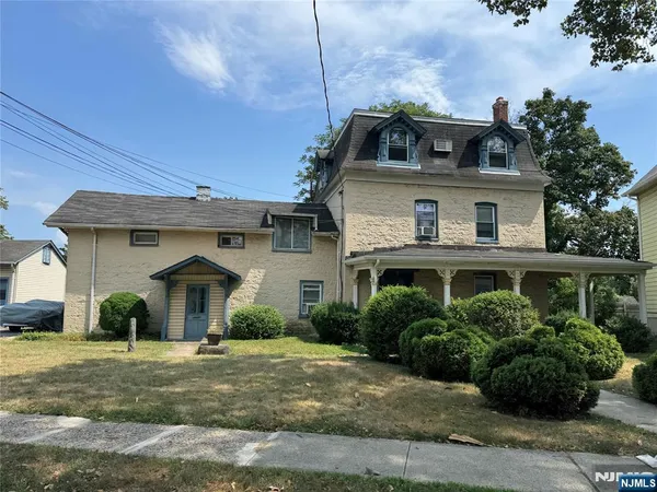 $1,800 | 194 Krone Place, Unit 1, Hackensack, NJ 07601