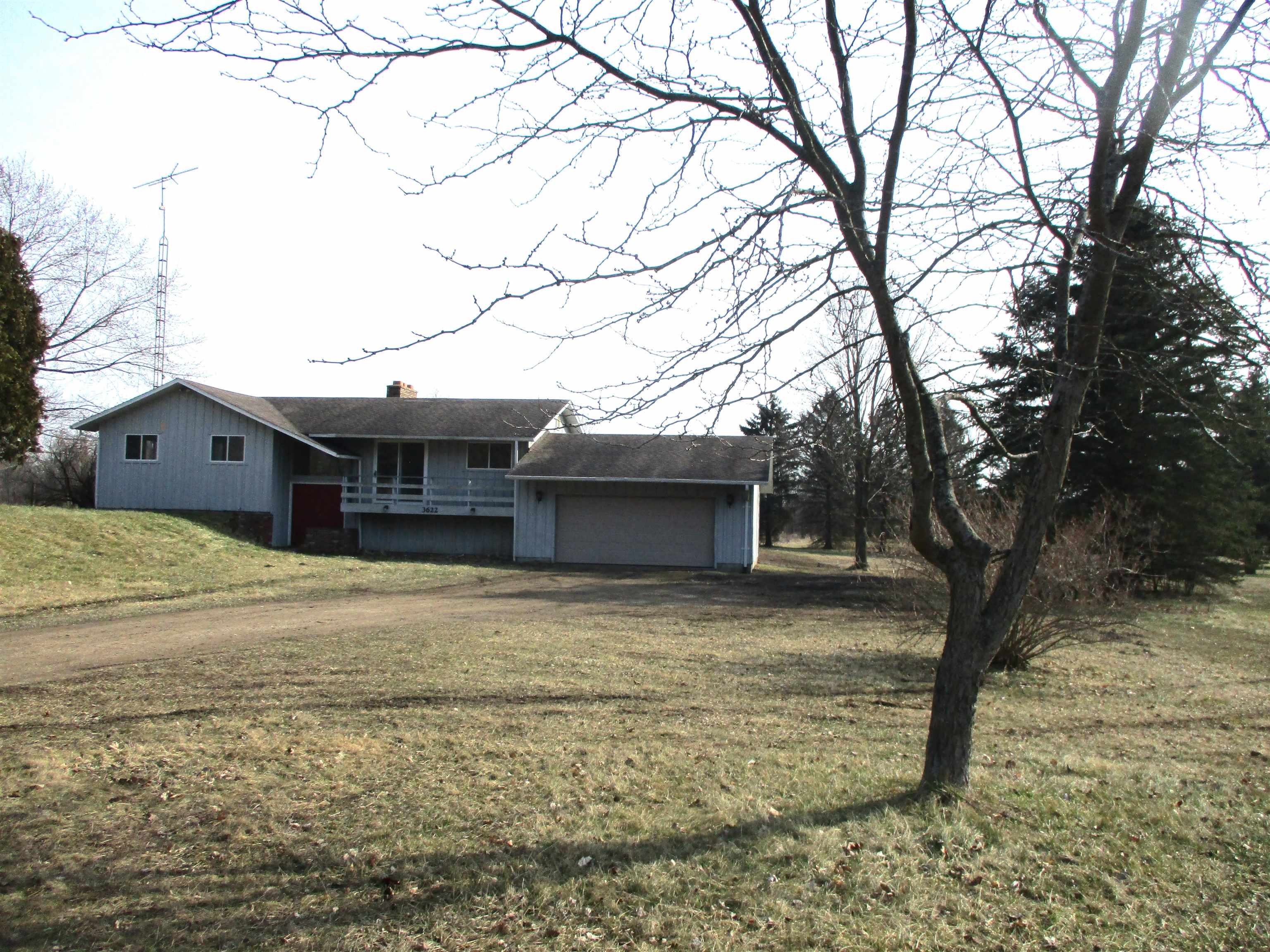 3622 Lansing Road Bancroft, MI 48414 - Photo 1 of 33 50134917-a47c03fd-c89d-4e95-b2c5-cbb2c4053788.JPG