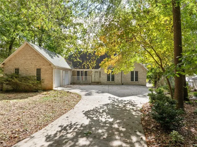 $799,000 | 3105 Riverside Drive, Lexington, NC 27292