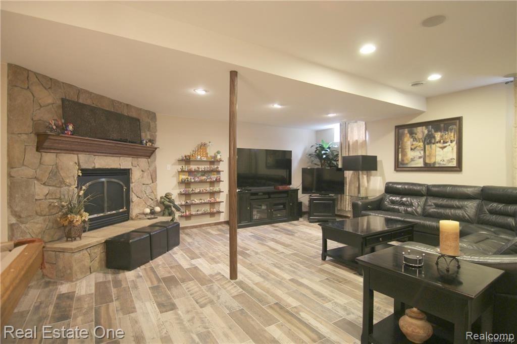 969 Maidstone Drive Rochester, MI 48307 - Photo 26 of 34 26.jpg
