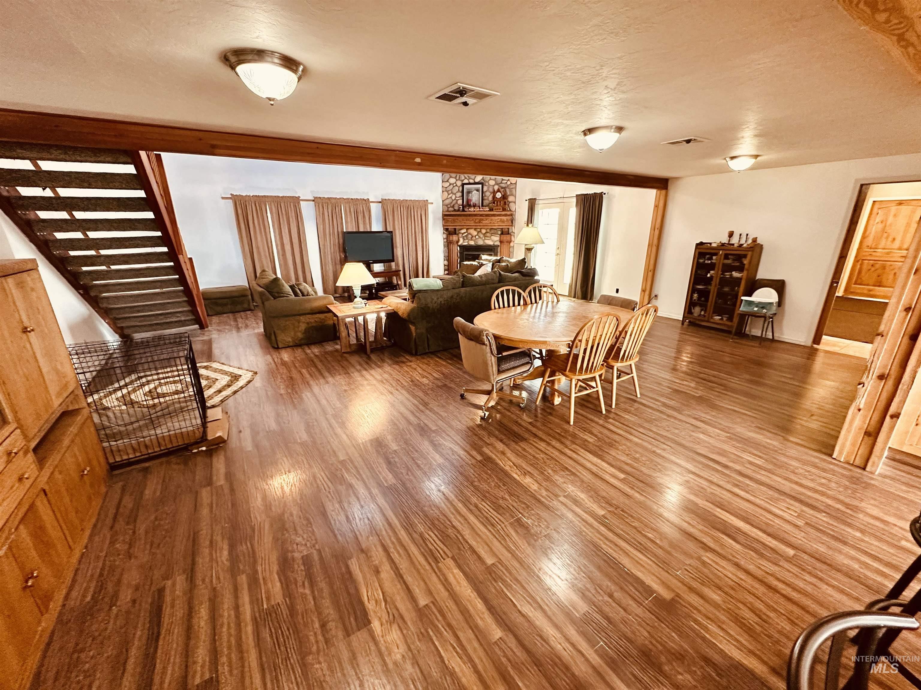 1049 Grand Avenue Nyssa, OR 97913 - Photo 11 of 50 Spacious open-concept living area featuring wood-finish flooring, exposed wood beams, and recessed lighting