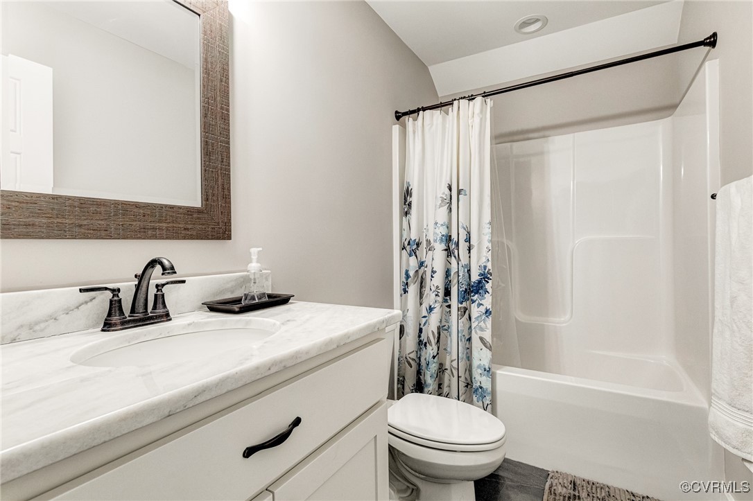 10151 Boisseau Road Sutherland, VA 23885 - Photo 31 of 45 Upstairs hallway full bathroom