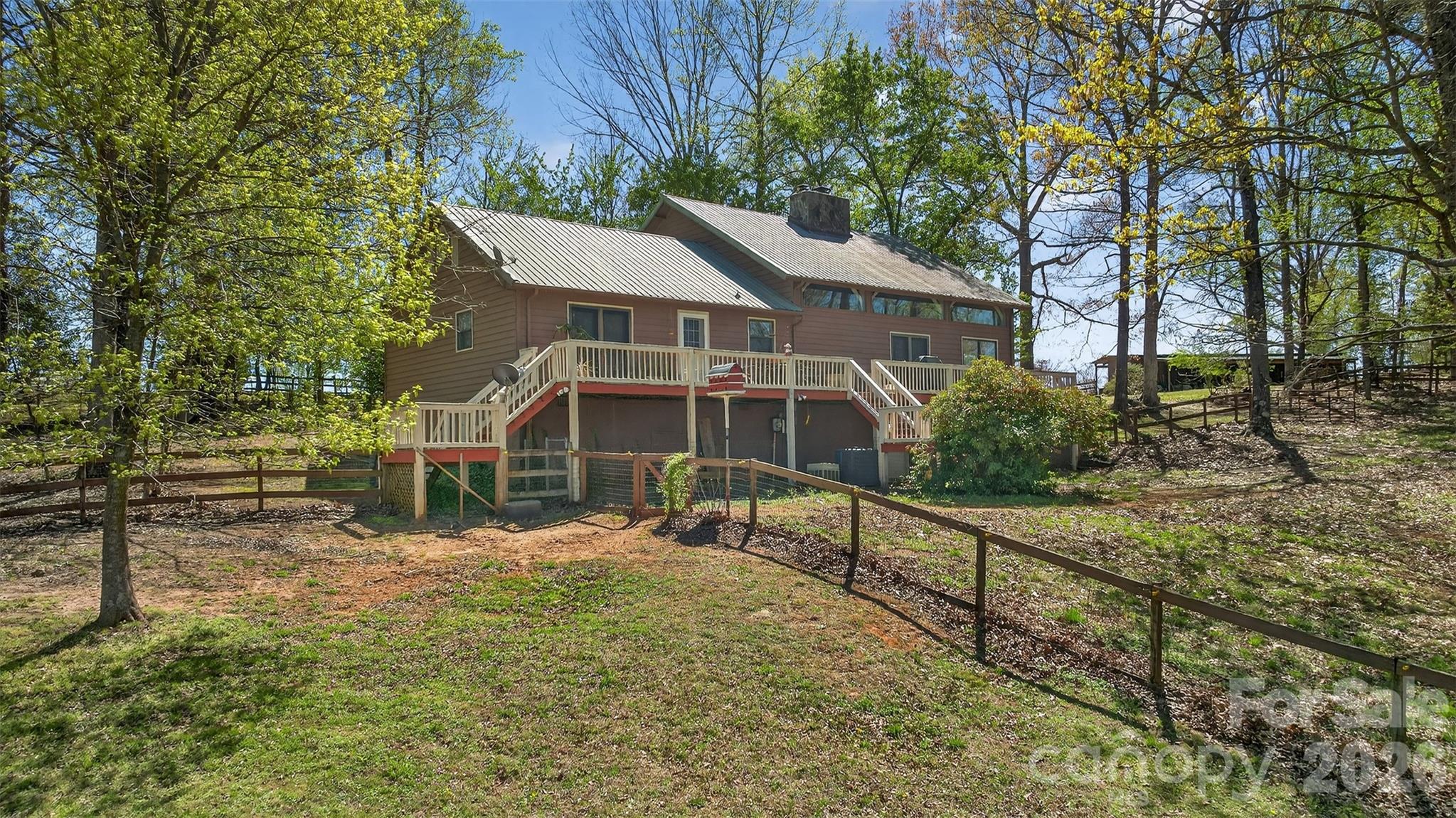 405 Loop Road Campobello, SC 29322 - Photo 14 of 40