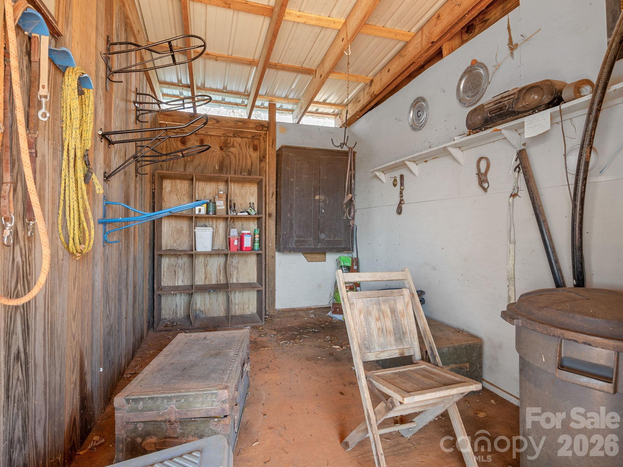 405 Loop Road Campobello, SC 29322 - Photo 20 of 40