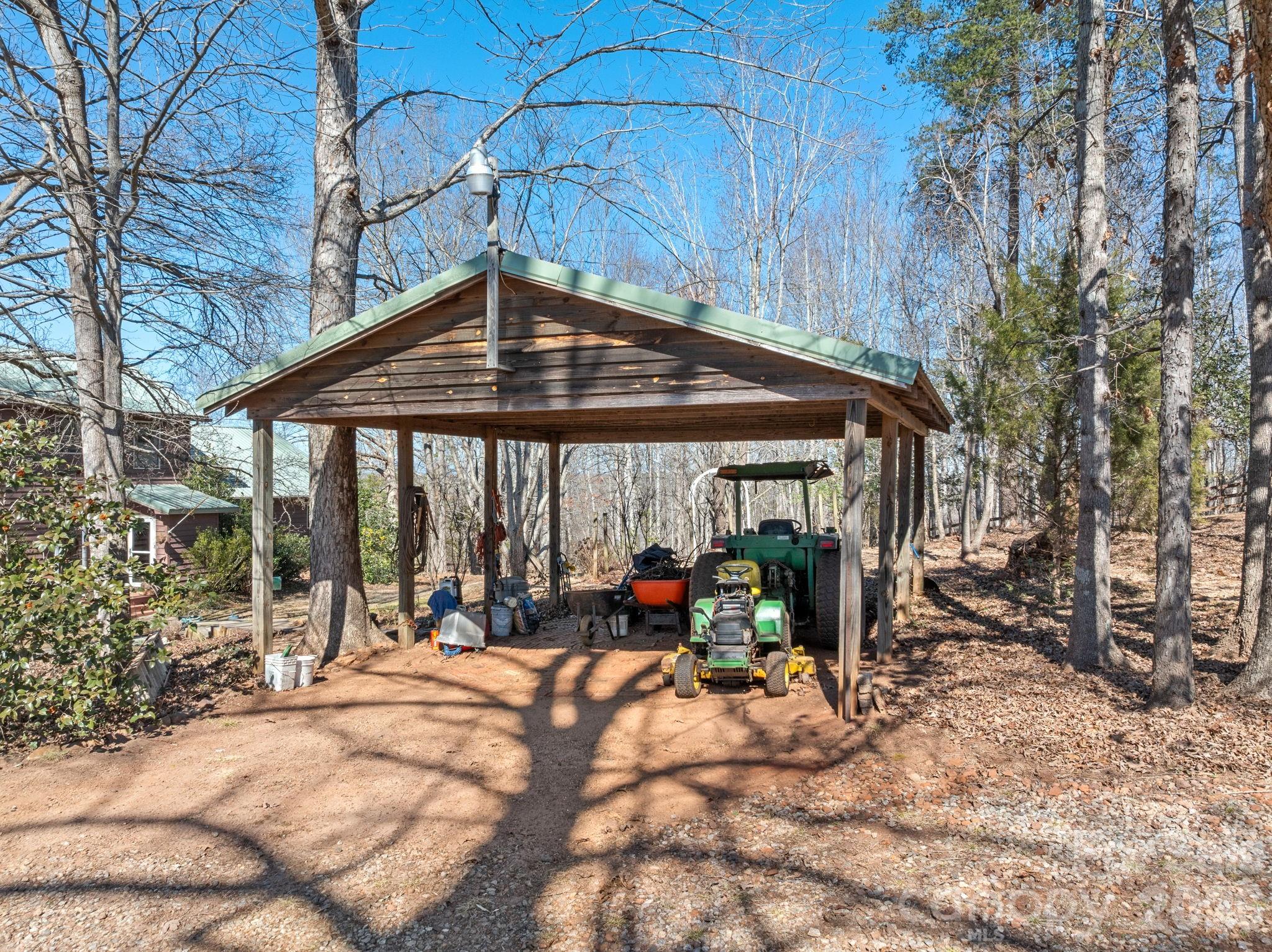 405 Loop Road Campobello, SC 29322 - Photo 21 of 40