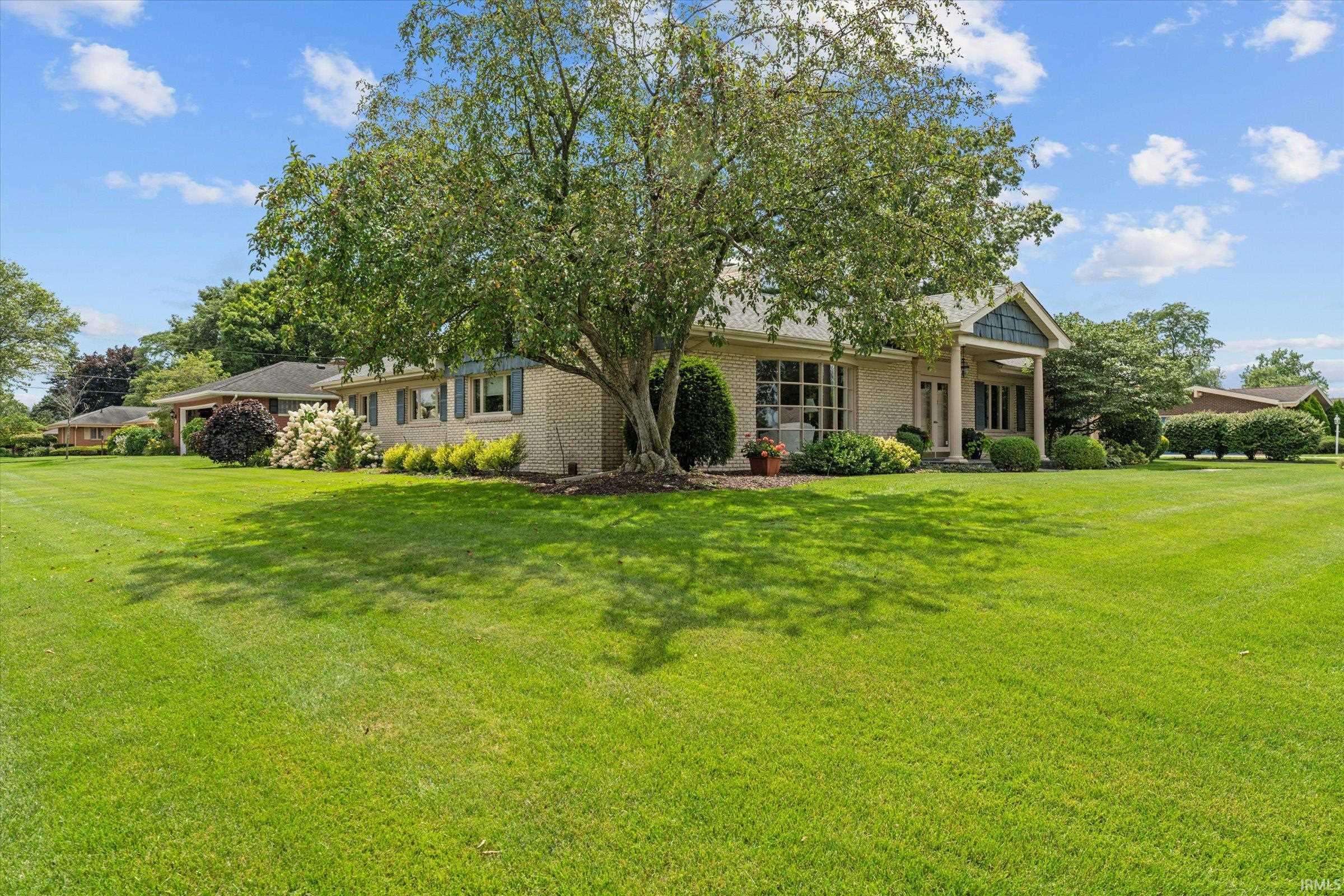 1626 Inwood Road South Bend, IN 46614 - Photo 2 of 36 Gallery Image 2