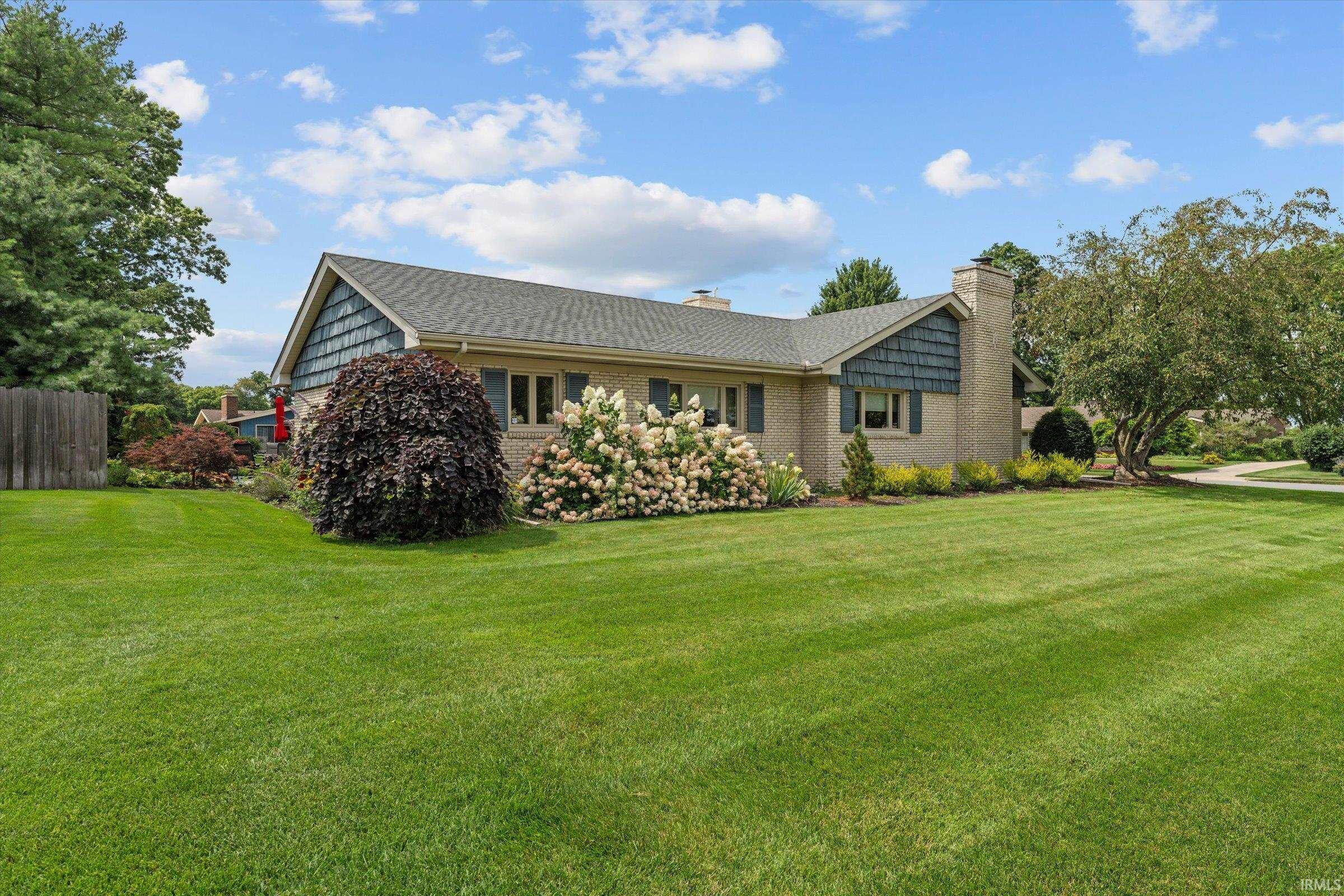 1626 Inwood Road South Bend, IN 46614 - Photo 3 of 36 Gallery Image 3